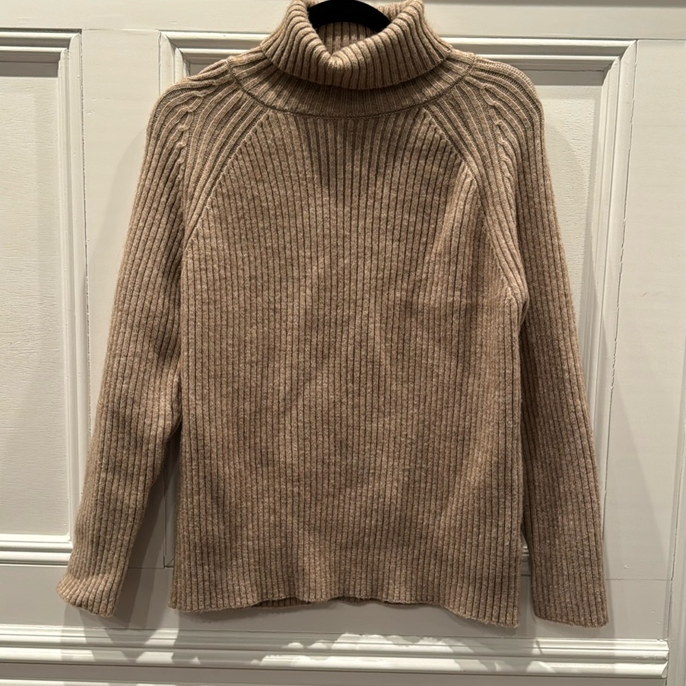 Women’s turtle neck sweater small